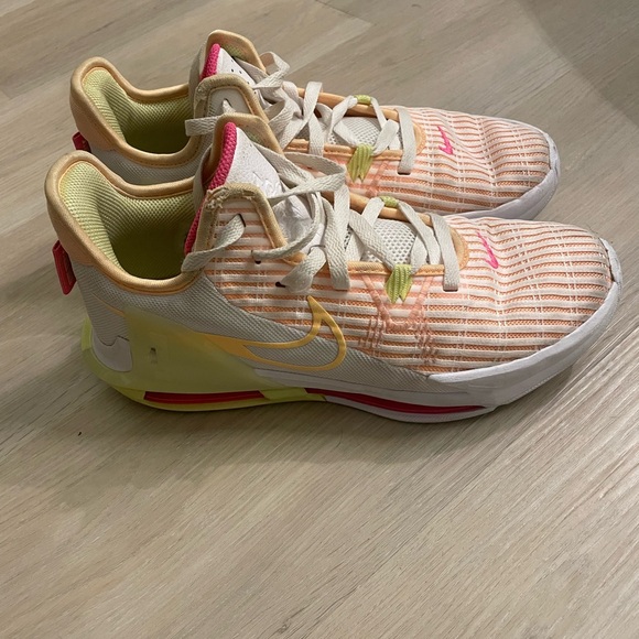 Nike Men’s Size 8 Nike LeBron Witness VI 'Melon Tint' White Lemon Twist - Picture 4 of 8
